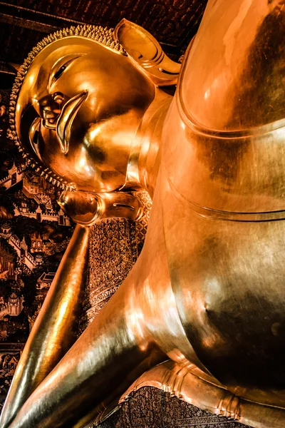 Estátua de ouro de Buda close-up — Fotografia de Stock