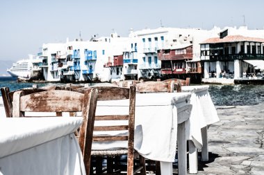 Mikonos, Yunanistan Deniz kenarında Restoran.