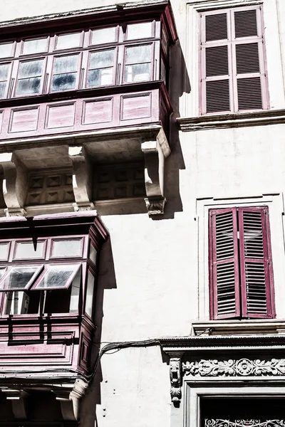 Traditional Maltese architecture in Valletta, Malta — Stock Photo, Image