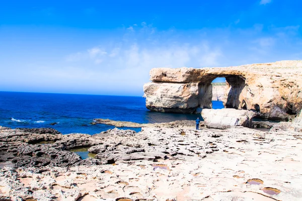 Azure Window, slavný kamenný oblouk na ostrově Gozo, Malta — Stock fotografie