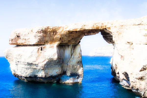 Лазурное окно, знаменитая каменная арка на острове Гозо, Мальта — стоковое фото