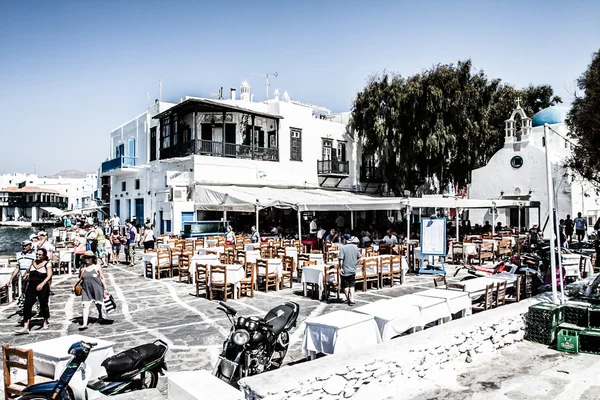 Een typische straten in de stad van mykonos, Griekenland — Stockfoto