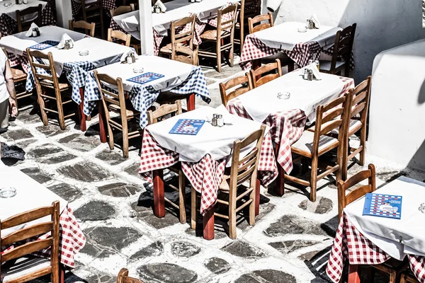 Restaurant in de buurt van de zee in mykonos, Griekenland. — Stockfoto