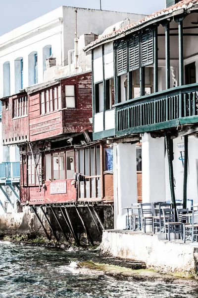 Pequeno bairro de Veneza ao longo da costa de Míconos, Grécia — Fotografia de Stock