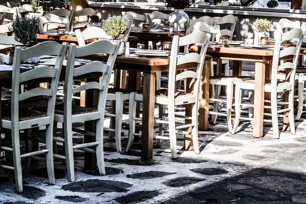 Restaurant in de buurt van de zee in mykonos, Griekenland. — Stockfoto