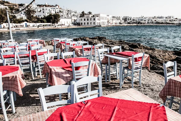 Restaurace u moře v mykonos, Řecko. — Stock fotografie