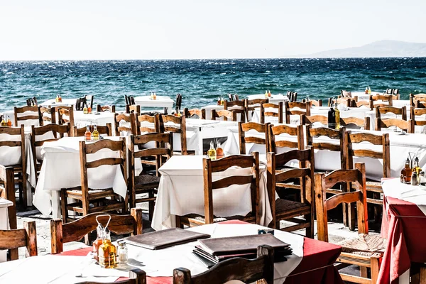 Mikonos, Yunanistan Deniz kenarında Restoran. — Stok fotoğraf