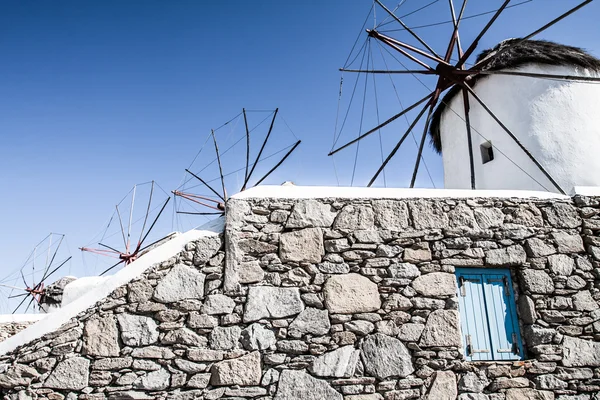 Ветряные мельницы Миконоса (Греция, Киклады ) — стоковое фото