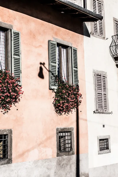 Oude Europese street, bergamo, Italië — Stockfoto