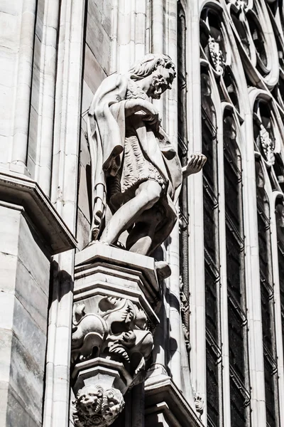 Catedral de Milão (Duomo di Milano) é a catedral gótica de Milão, Itália . — Fotografia de Stock