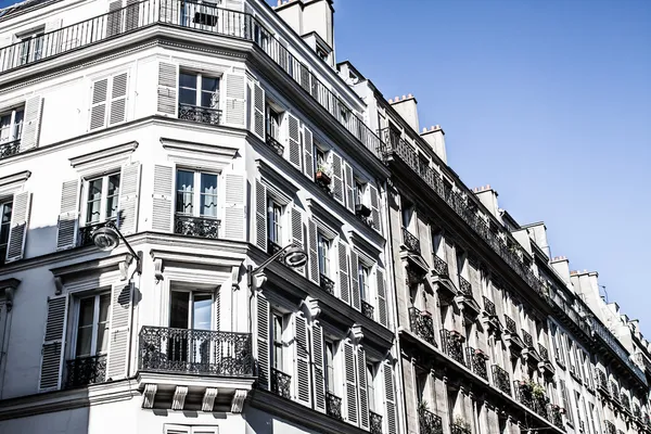 在市中心传统建筑的外立面巴黎，法国 — 图库照片