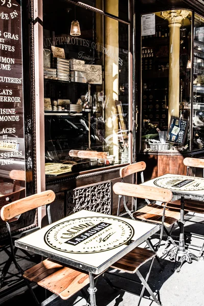 Parisian bistro at the start of the day — Stock Photo, Image
