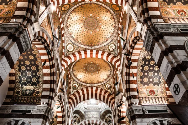 Kathedraal Notre-Dame-de-la-Ga rde in Marseille, Frankrijk, Europa — Stockfoto