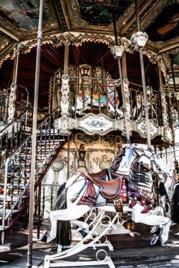 Merry go Paris'te yuvarlak