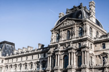 Piramit ve louvre Müzesi