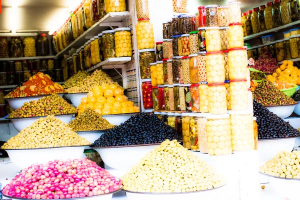 Olive colorate dal mercato marocchino — Foto Stock