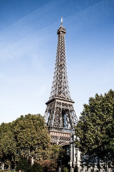 A Torre Eiffel é um dos marcos mais reconhecidos do mundo . — Fotografia de Stock