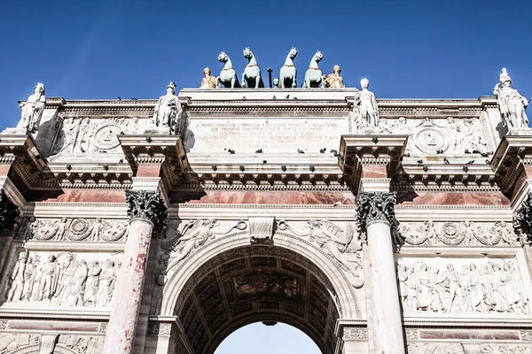 Arch av triumf på torget charles de gaulle. Paris, Frankrike — Stockfoto