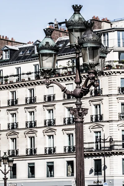 Arquitetura parisiense no outono — Fotografia de Stock