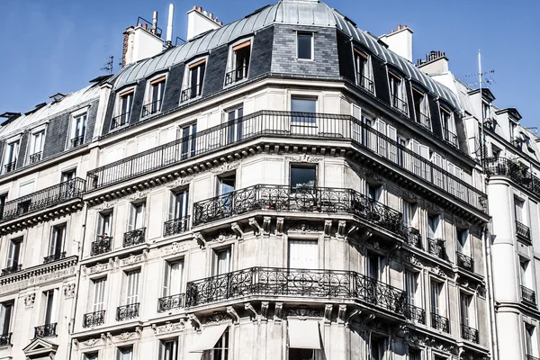 Arquitetura parisiense no outono — Fotografia de Stock