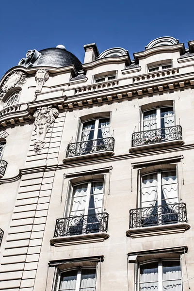 Parisian Architecture in autumn time — Stock Photo, Image