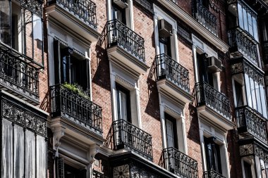 İspanya Akdeniz mimarisi. eski Apartman Madrid.