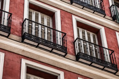İspanya Akdeniz mimarisi. eski Apartman Madrid.
