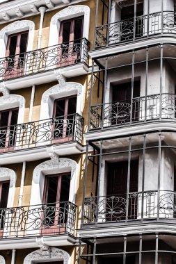 İspanya Akdeniz mimarisi. eski Apartman Madrid.