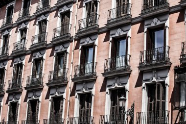 İspanya Akdeniz mimarisi. eski Apartman Madrid.
