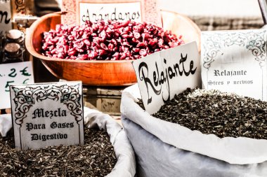 Kuru otlar çiçek baharat İspanyolca Caddesi dükkan