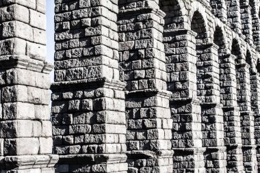 İspanya, Castilla y Leon 'daki ünlü antik su kemeri.