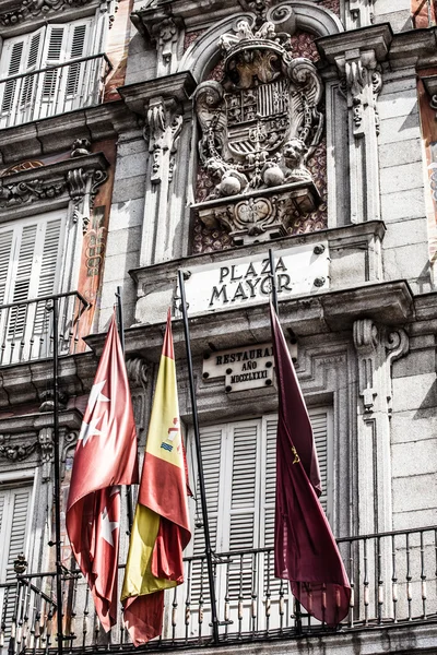 Détail d'une façade décorée et de balcons au Palza Mayor, Madrid, Espagne. — Photo