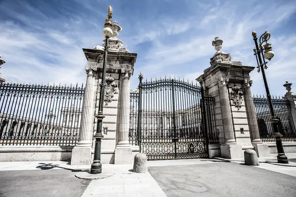 Koninklijk Paleis van Madrid. Palacio de oriente, madrid landmark, Spanje. — Stockfoto