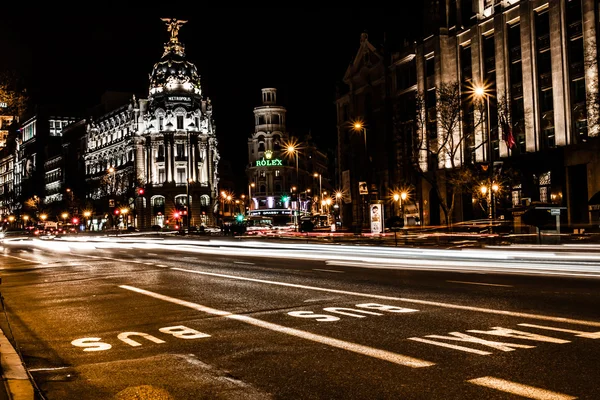 Straßenverkehr in der Nacht Madrid, Spanien — Stockfoto