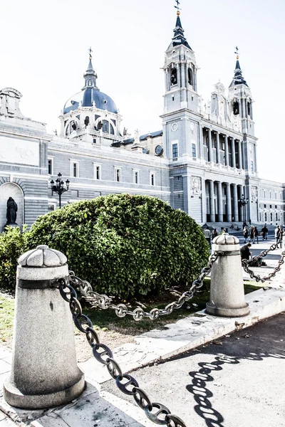 Krásná architektura katedrála almudena, madrid, Španělsko — Stock fotografie