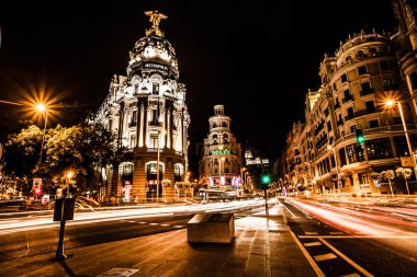 sokak trafik gece Madrid, İspanya