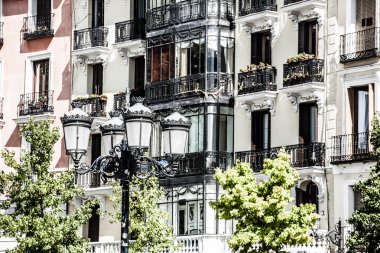 İspanya Akdeniz mimarisi. eski Apartman Madrid.