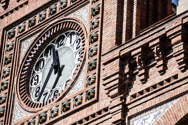 Detail van dak op treinstation in aranjuez, Spanje — Stockfoto