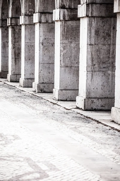 Multiple arches and columns — Stock Photo, Image