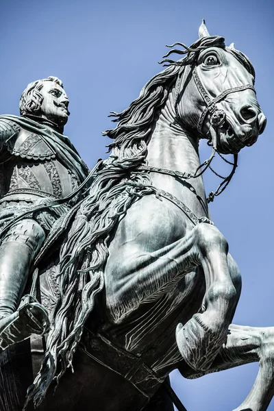 Het monument van Charles III op Puerta del Sol in Madrid, Spanje — Stockfoto