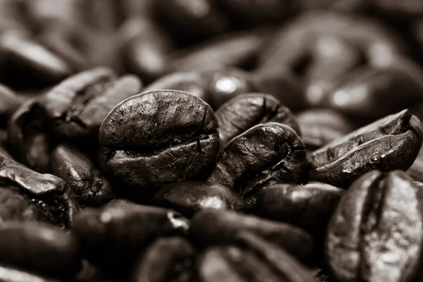Grunge grãos de café fundo de madeira — Fotografia de Stock