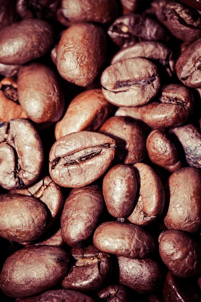 Kaffeebohnen auf Grunge-Holz-Hintergrund — Stockfoto