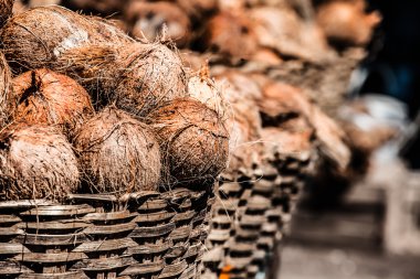 sepet ve hindistancevizi