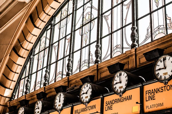 Flinders Street Station La entrada a Flinders Street Station. Australia, Melbourne . — Foto de Stock