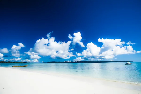 Paesaggio foto di spiaggia tranquilla dell'isola — Foto Stock