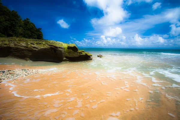 Landscape photo of tranquil island beach — Stock Photo, Image