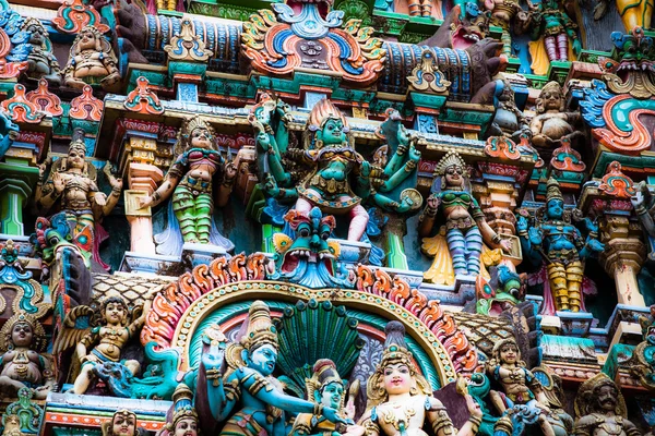 Meenakshi 寺-马杜赖，印度的最大和最古老寺庙之一的详细信息. — 图库照片