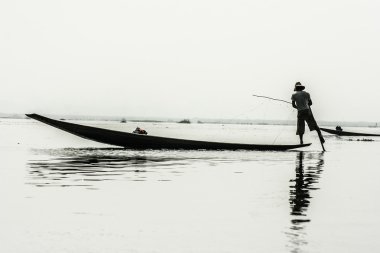 inle Gölü 'nde balıkçı, Myanmar.