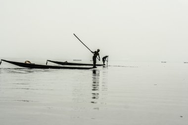inle Gölü 'nde balıkçı, Myanmar.
