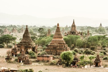 bagan ile onun eski pagoda'nın, Vadisi, myanmar görüntüleyin.